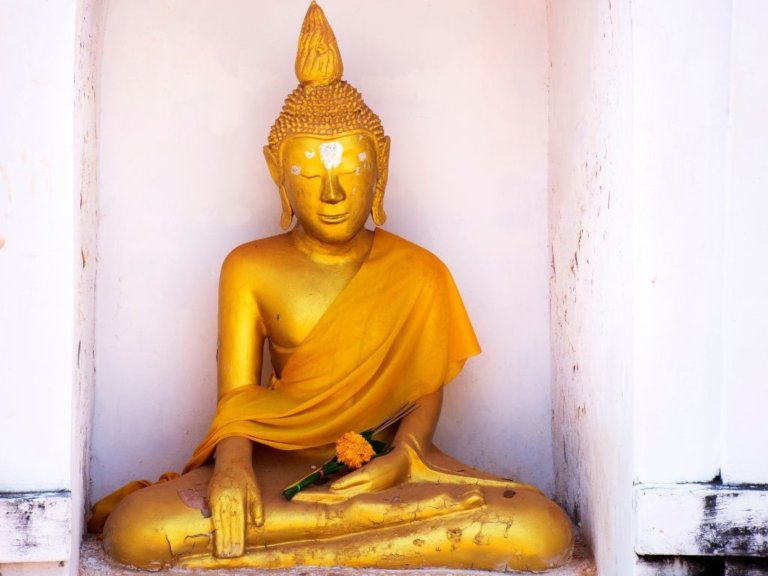 Wat Phra Borommathat Thung Yang