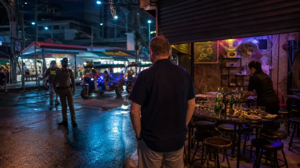 Peut-on boire après minuit en Thaïlande sans risquer une amende ?