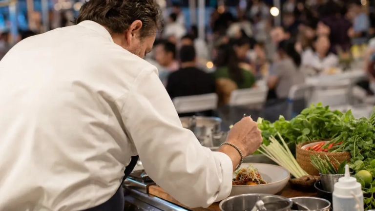 Julien Royer et Arnaud Dunand, deux chefs français annoncés à Bangkok